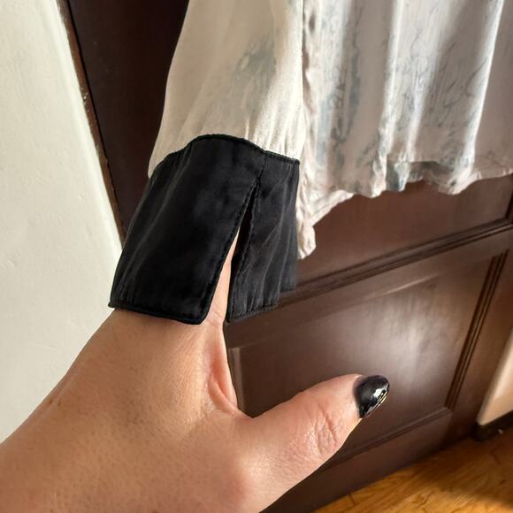 CITRON | Gray and Black Silk Tie Dye Watercolor Split Neck Tunic Top | Medium - Picture 5 of 6